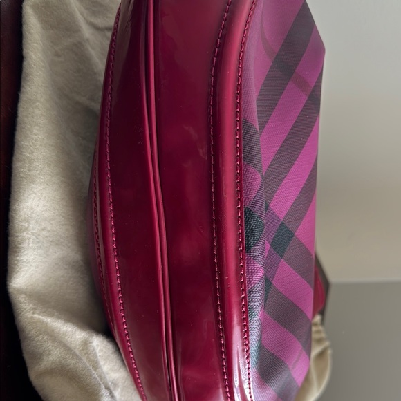 Burberry Pink Shoulder Bag with Glossy Plaid Design - Picture 2 of 11